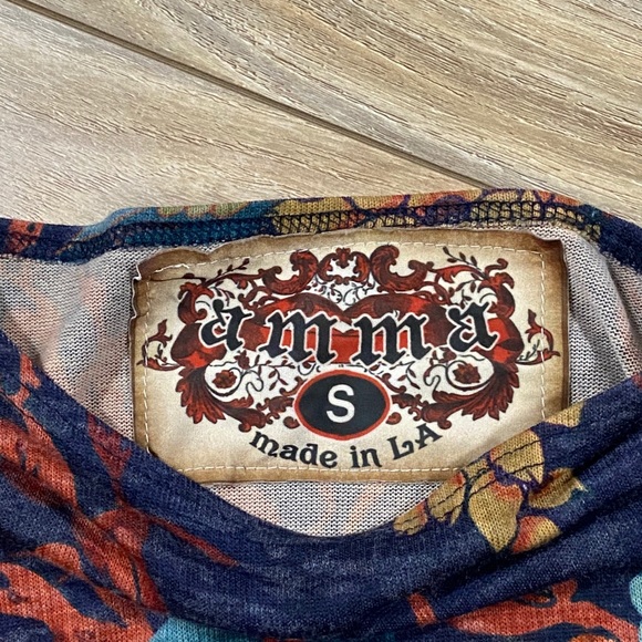 Amma Design 3/4 Sleeve Multi Colored Bat Wing Top - Picture 6 of 7